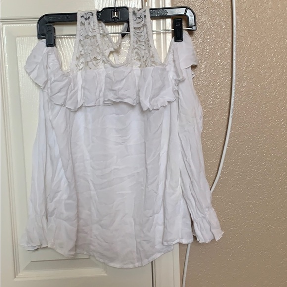 White blouse - Picture 1 of 2